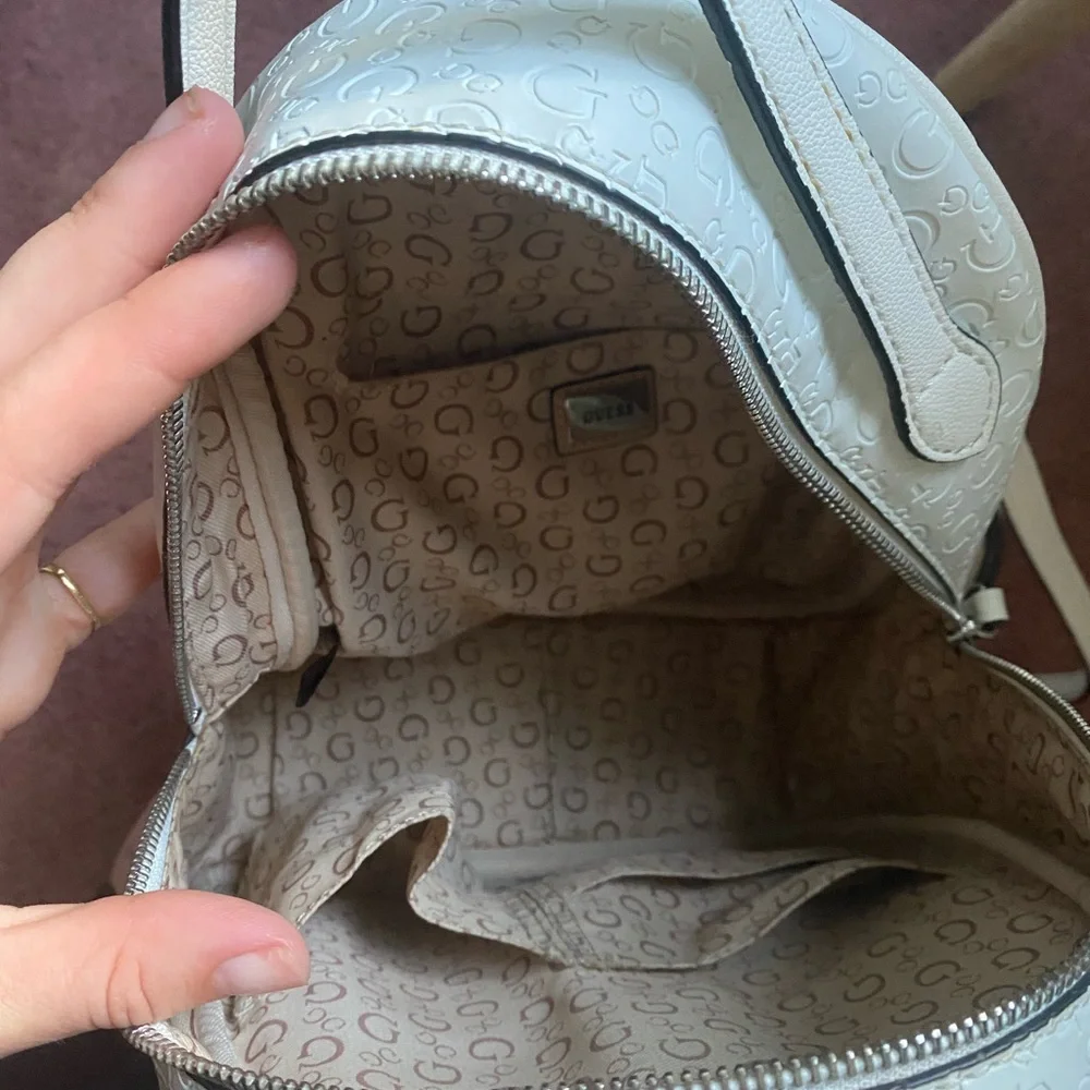 guess backpack - Picture 4 of 6